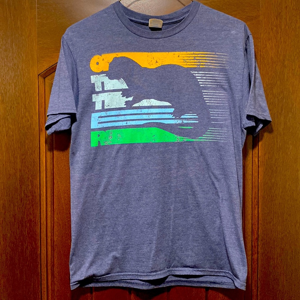 Otter graphic short sleeve t-shirt size medium